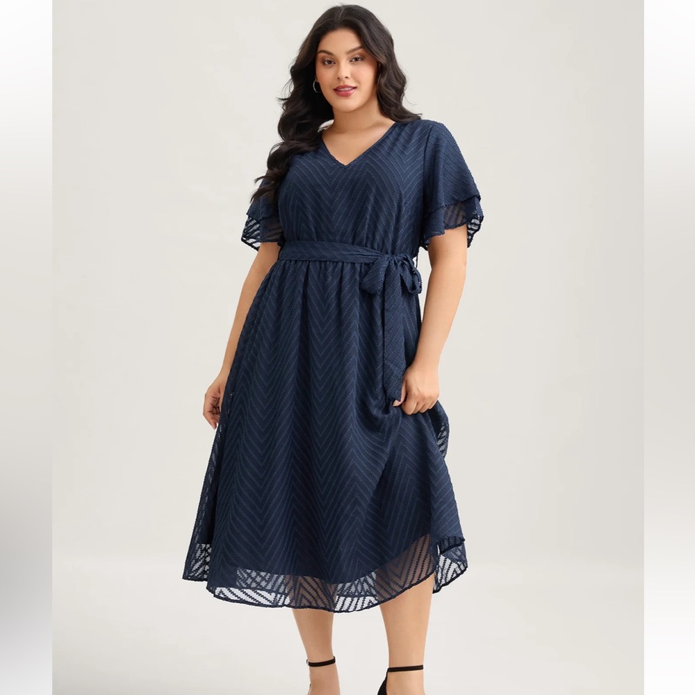 BLOOMCHIC Texture Tiered Ruffle Sleeve See Through Dress NWT 22-24 - Picture 3 of 7